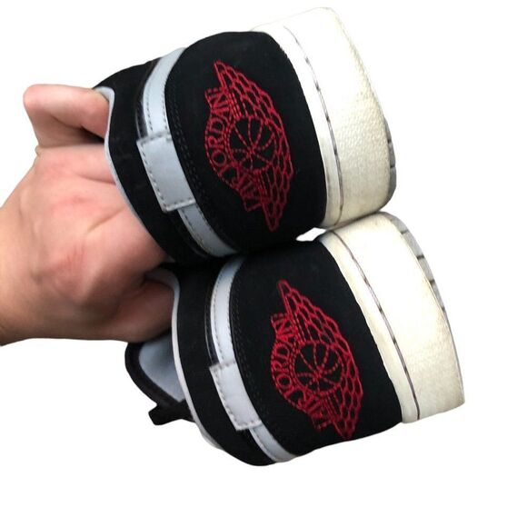 RARE 2015 Nike Air Jordan 1 Low Black Wolf Grey Size 11 - Picture 2 of 15